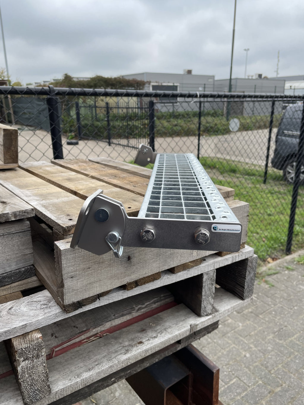 Opklapbare treeplank 800x200mm ANTI-SLIP + Zwart gecoat