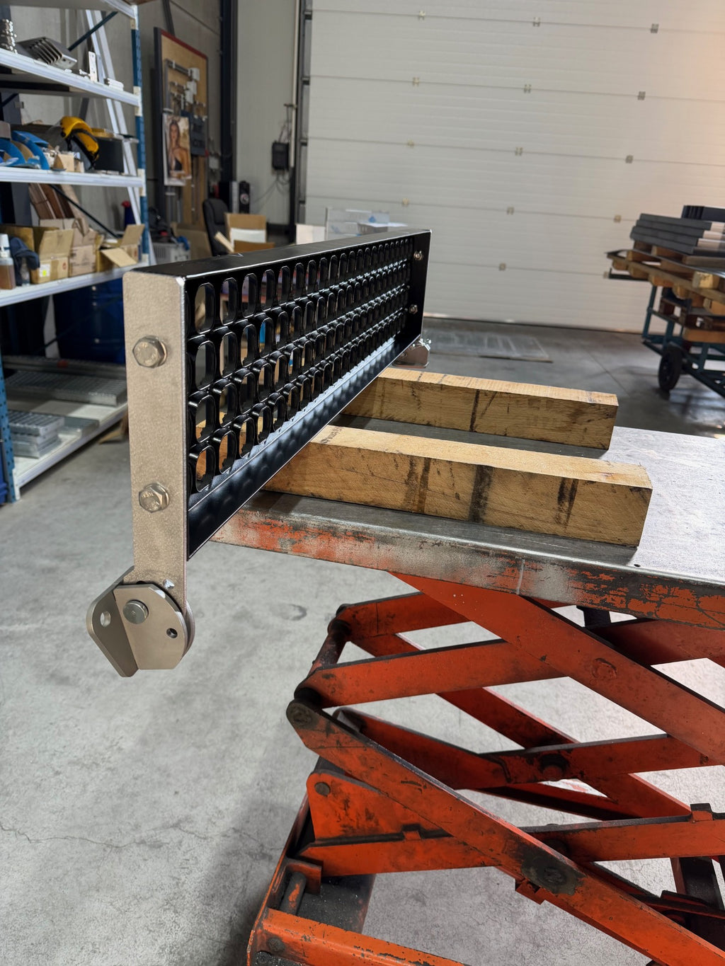 Opklapbare treeplank 900x200mm ANTI-SLIP + Zwart gecoat