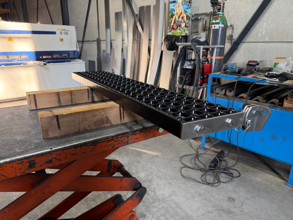 Opklapbare treeplank 1000x200mm ANTI-SLIP + Zwart gecoat